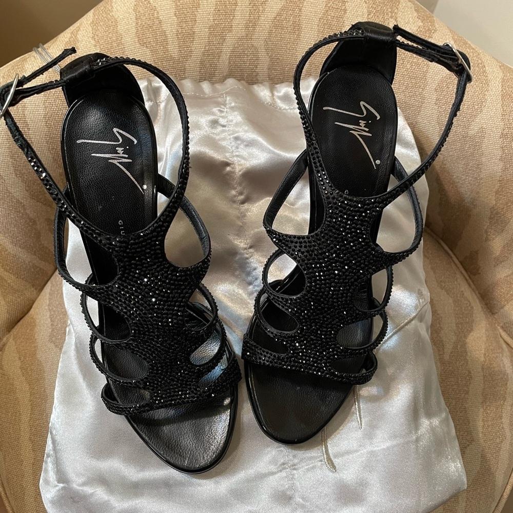 Giuseppe Zenotti stunning black sandal with crystals